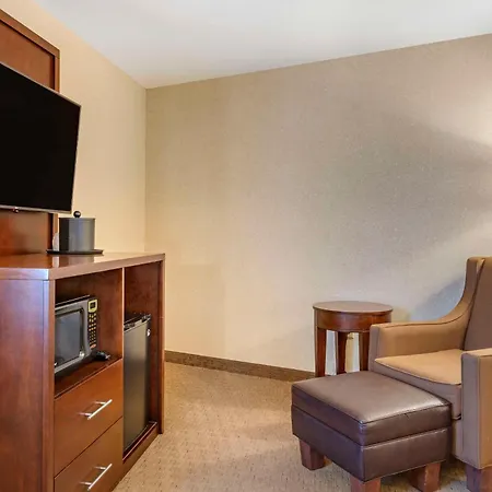 Comfort Inn & Suites Lincoln City-3